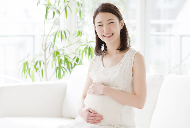 微笑む妊婦さん